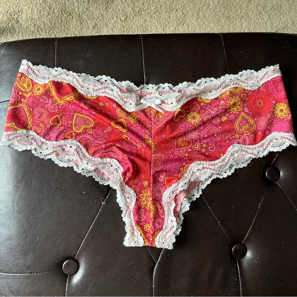 Splendies cheekies NWOT super soft with lacey trim
